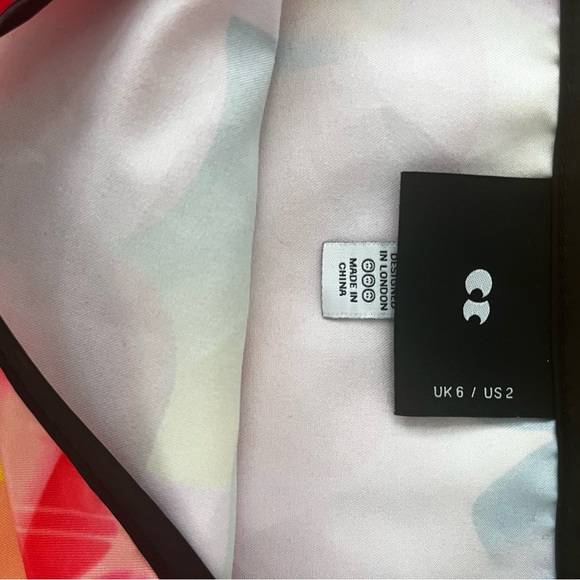 Colorful crop top with tie shoulder - Picture 5 of 5